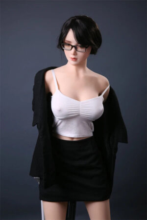 Sex Dolls japanese in weißem Camisole-Top